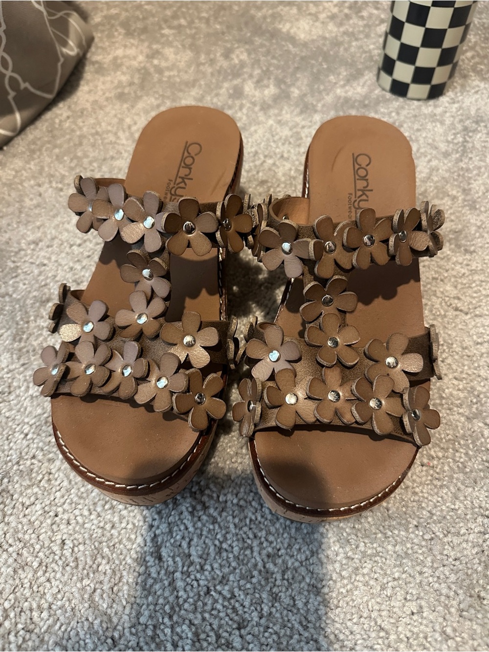 Corky flower wedge